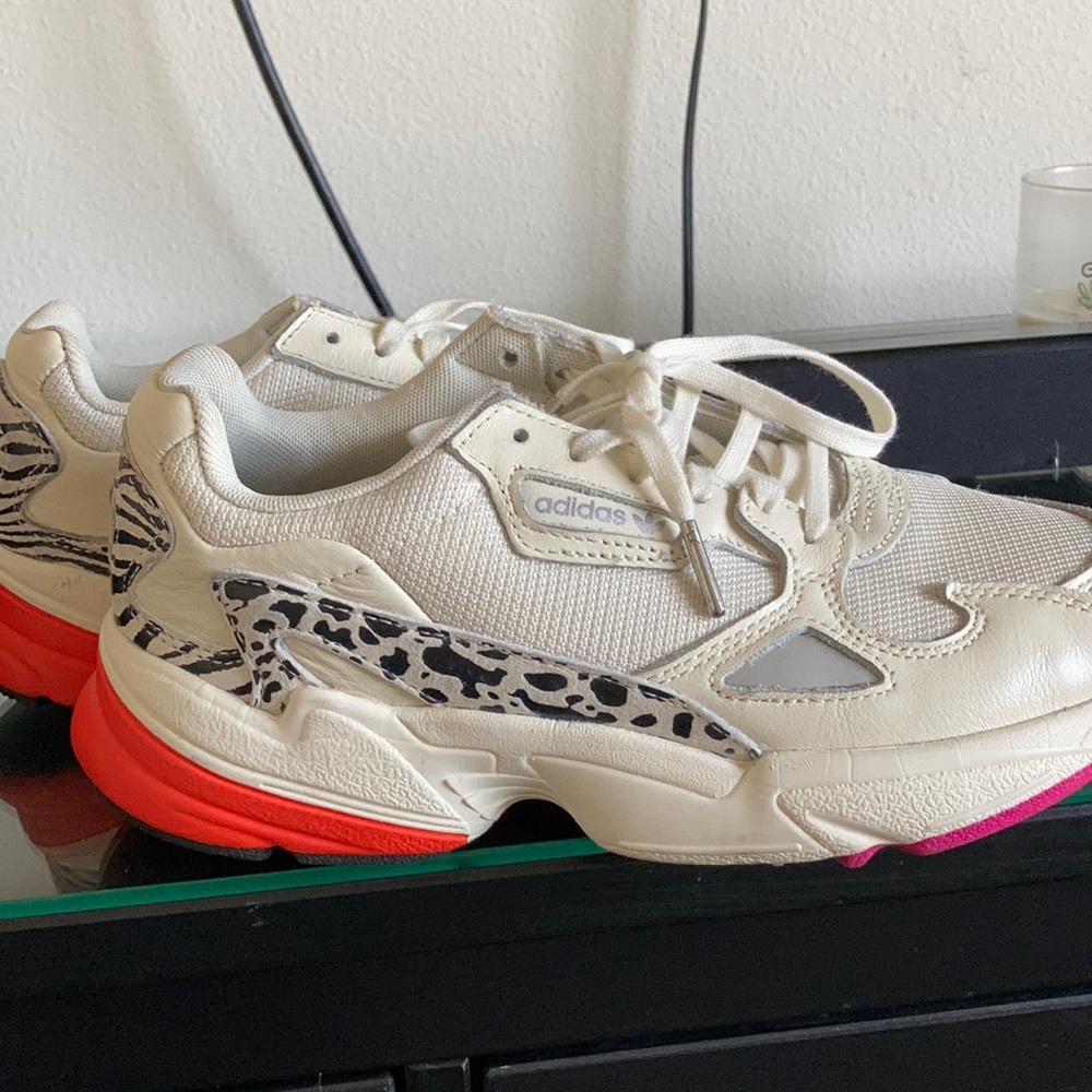 Adidas falcon sneaker